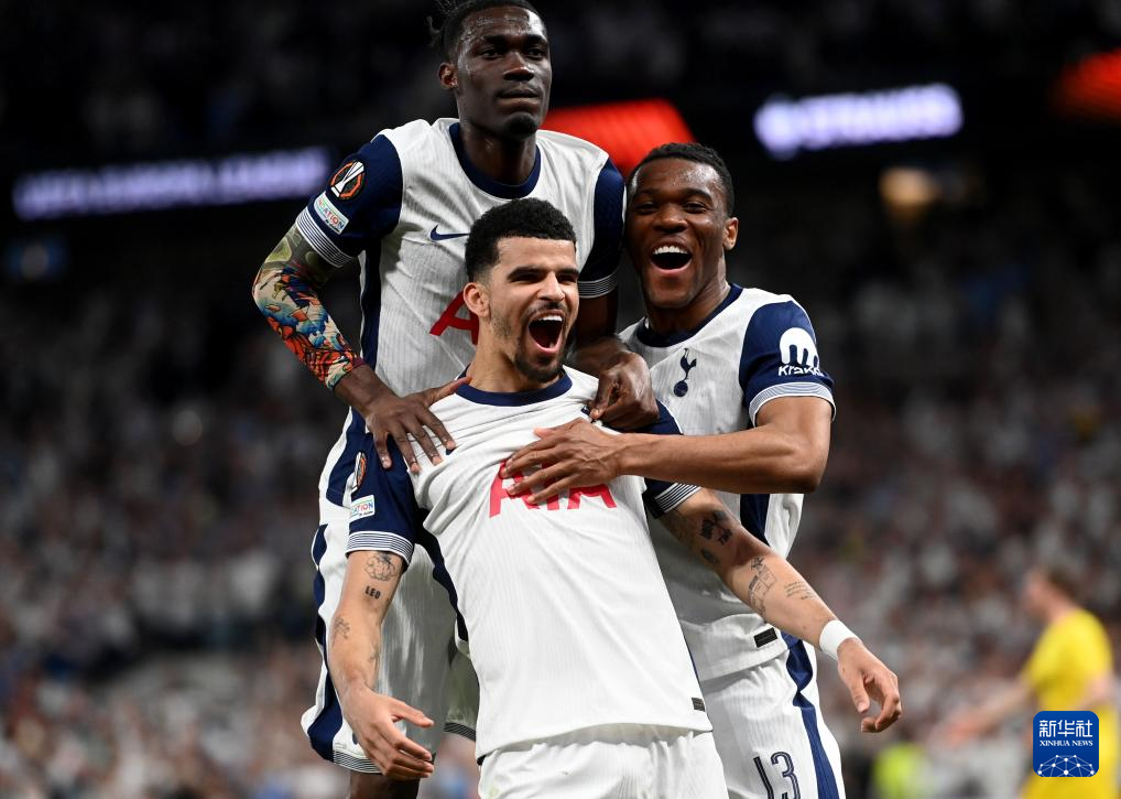 说唱歌手GAI祝贺铜梁龙冲超成功，官方回复：GAI哥我们做到了