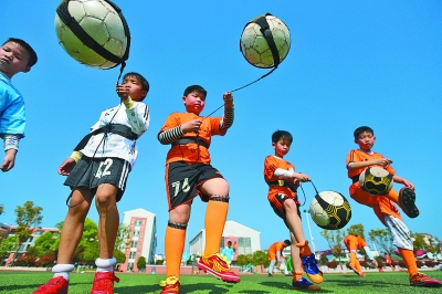 邮报：曼联计划明年夏天在北欧与雷克瑟姆进行季前友谊赛