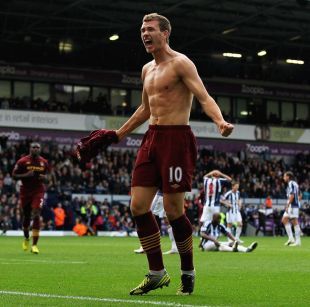 巴特萨基还没来不及走到替补席跟教练击掌普利西奇就完成了进球！