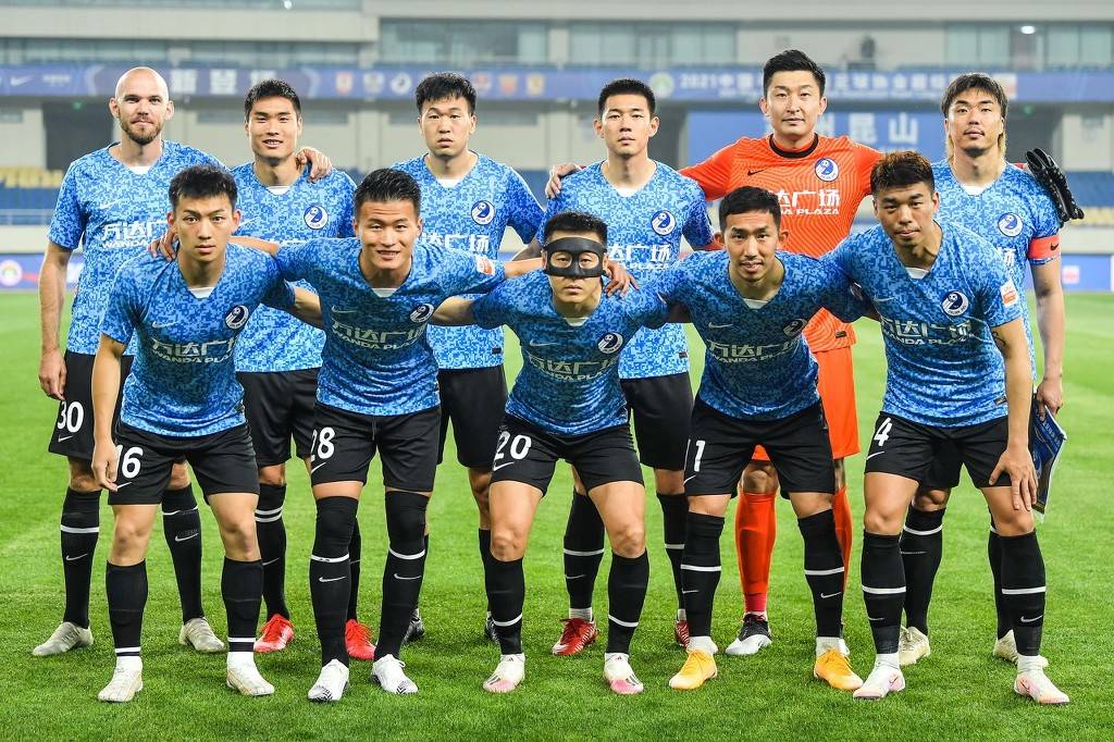 LPL春季赛今日首发名单：TES维持上场阵容不变 Xiaohu对上Rookie