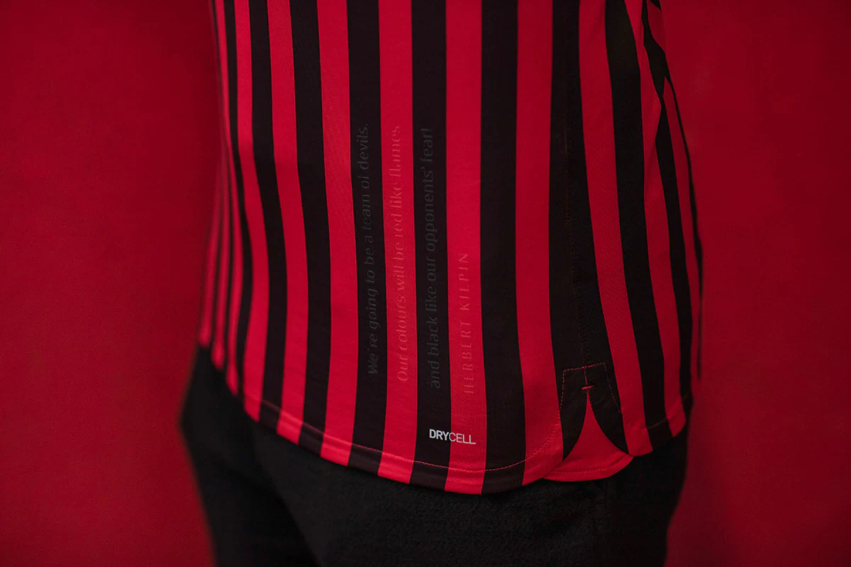 全网首发，足球纪录电影《决战梭鱼湾》明日12：00登陆爱奇艺